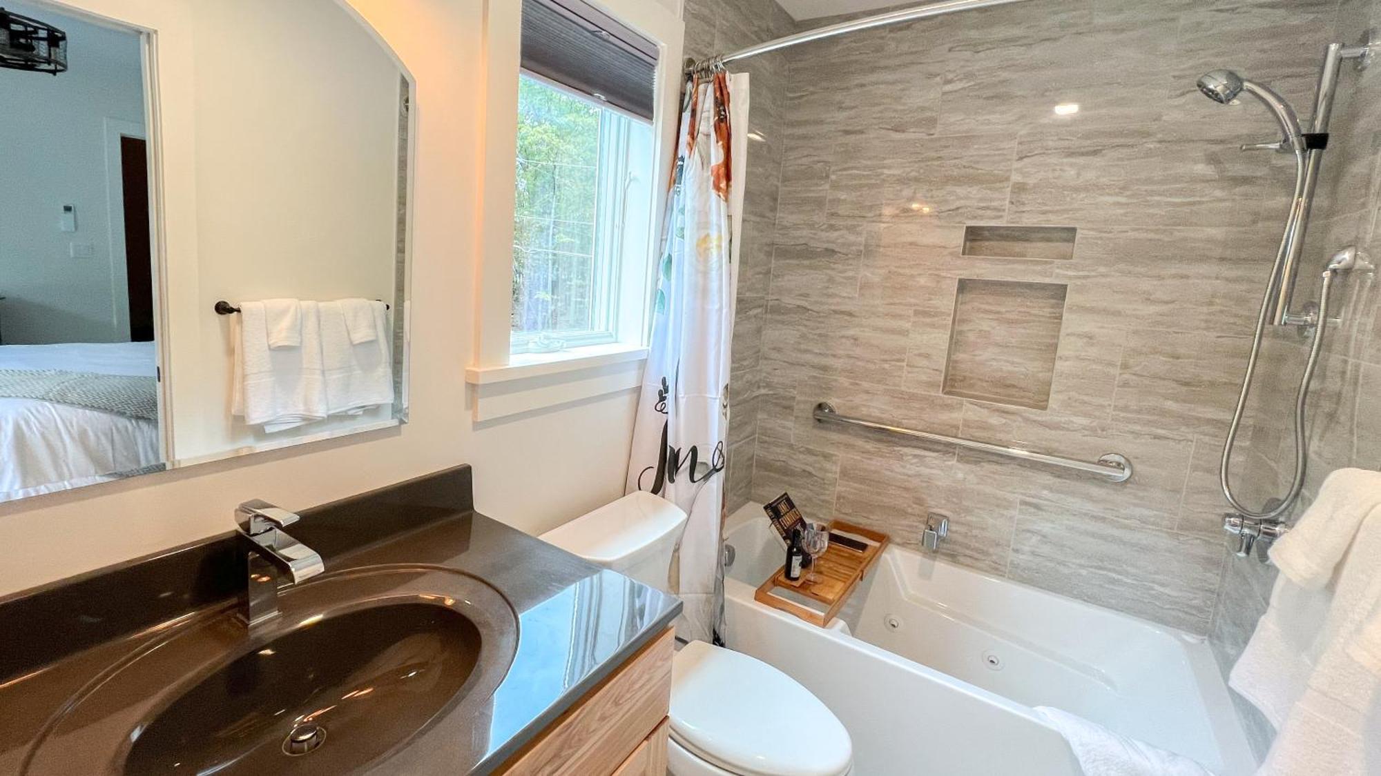 Four Seasons For Fun Bed & Breakfast Lakeville ภายนอก รูปภาพ