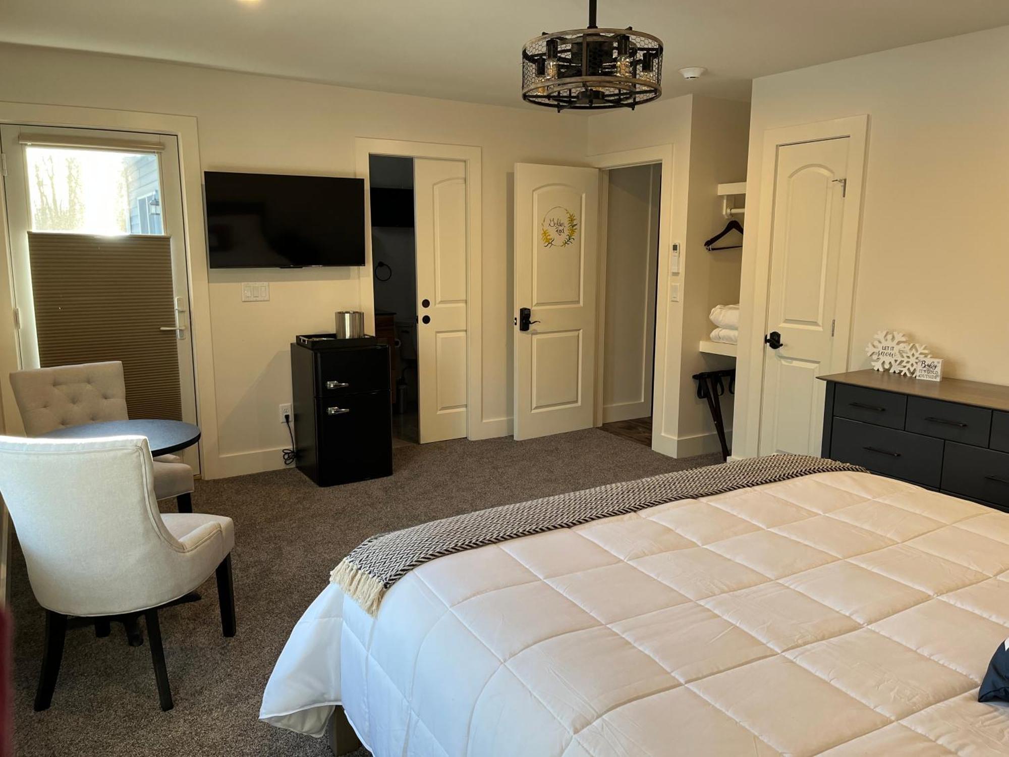 Four Seasons For Fun Bed & Breakfast Lakeville ภายนอก รูปภาพ