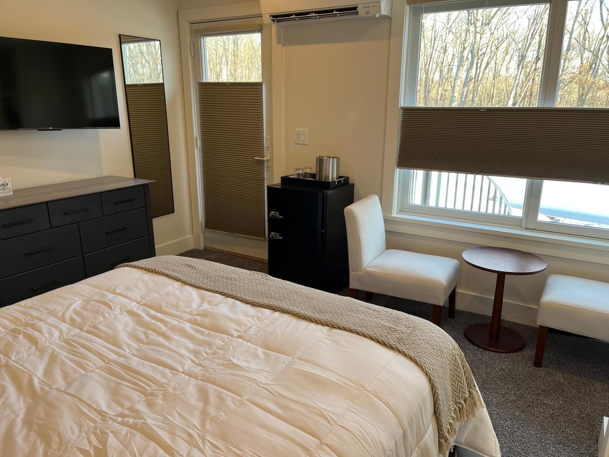 Four Seasons For Fun Bed & Breakfast Lakeville ภายนอก รูปภาพ